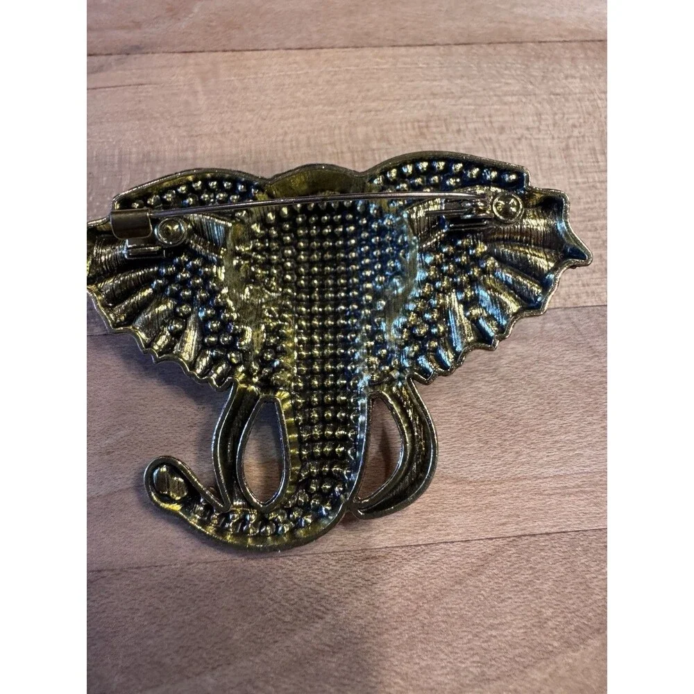 Unbranded striking elephant